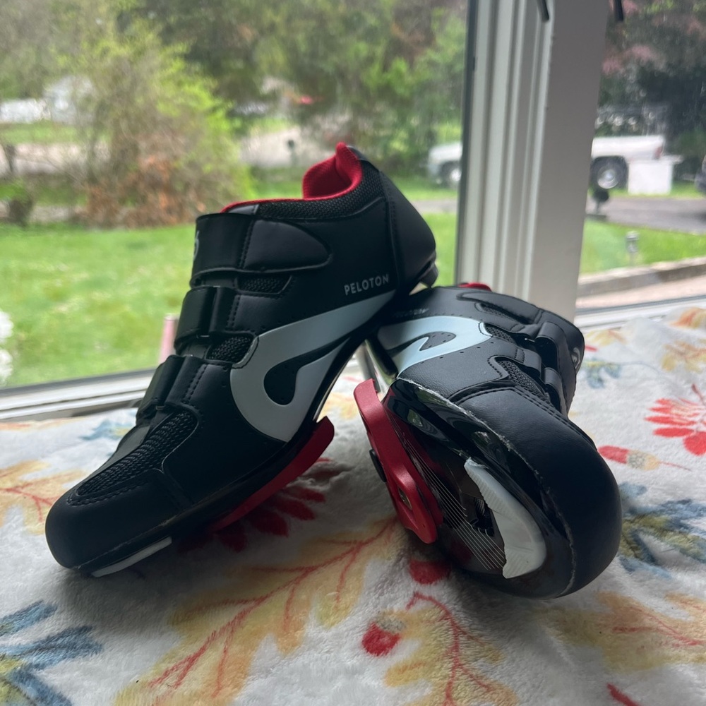 Peloton Cycling Shoes Black and Red